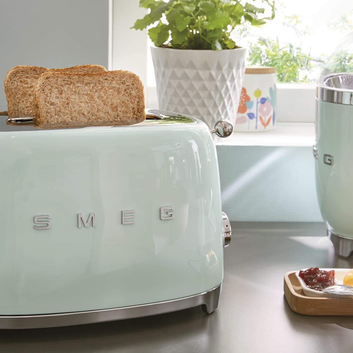 SMEG 2 Slice Toaster with 6 Presets and Defrost Function and Removable Crumb Tray TSF01RDUS, RED