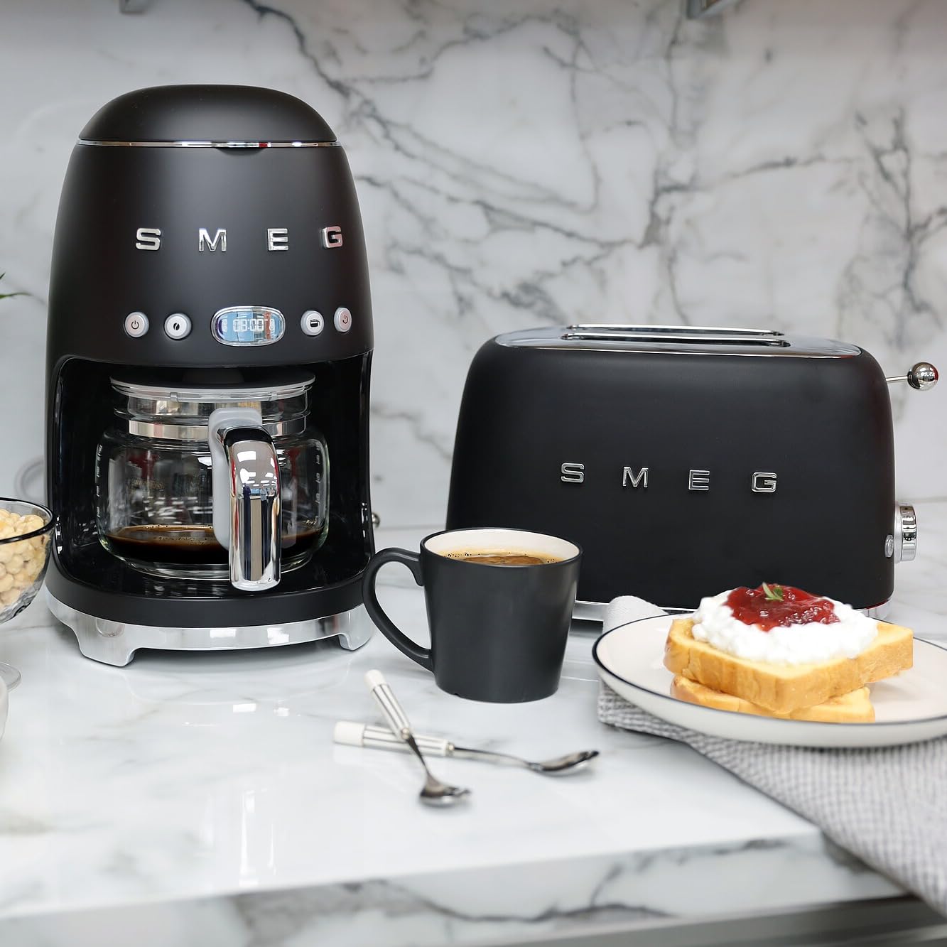 Smeg 50's Retro Style Aesthetic Drip Coffee Machine with 10 Cup Glass Carafe, Auto Start Feature, Keep Warm Plate, and Two Coffee Strength Settings (Red)