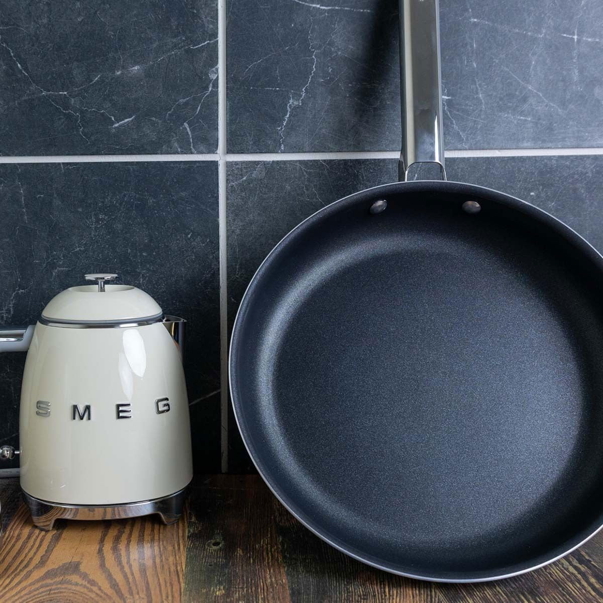 SMEG 50's Retro Style 7 Cup Electric Water Kettle with Automatic Shutoff, Removable Base, and Water Indicator, KLF03CHMUS, Matte Campagne